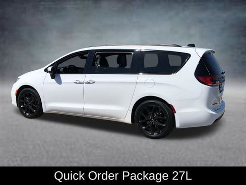 Used 2023 Chrysler Pacifica Touring-L w/ S Appearance Package FWD image 4
