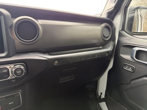 Certified 2023 Jeep Wrangler Willys image 18