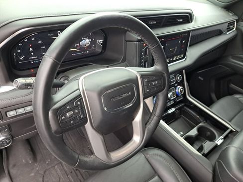Used 2023 GMC Yukon XL Denali AWD/4WD image 10
