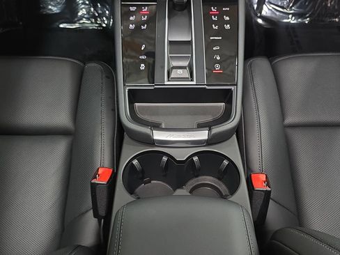 Certified 2025 Porsche Macan S image 20