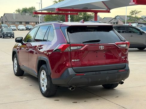 Used 2019 Toyota RAV4 XLE w/ Convenience Package FWD image 5