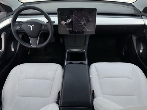 Used 2021 Tesla Model 3 Standard Range image 10