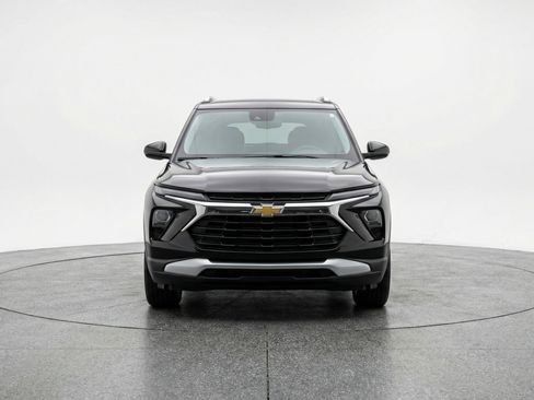 Used 2025 Chevrolet TrailBlazer LT image 2