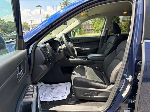 Used 2025 Nissan Pathfinder SV AWD/4WD image 13