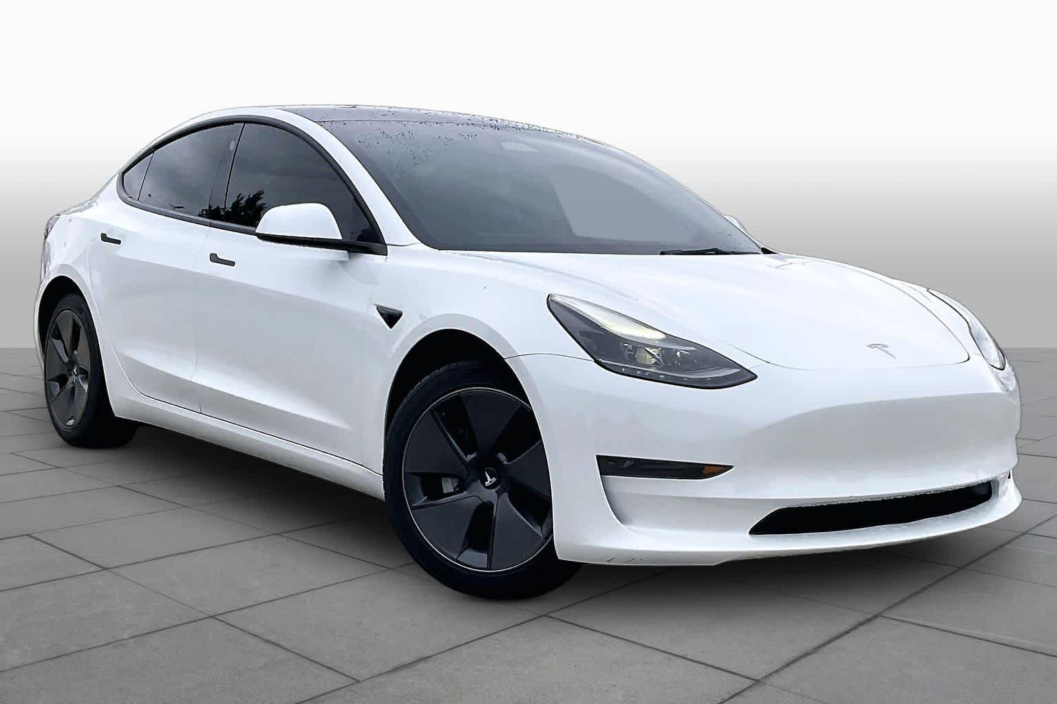 Used 2023 Tesla Model 3 Standard Range RWD image 2