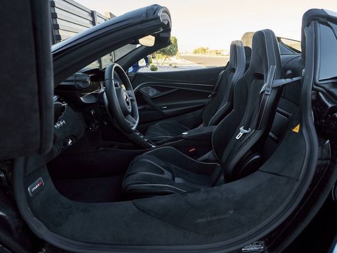 Used 2026 McLaren 750S Spider image 31