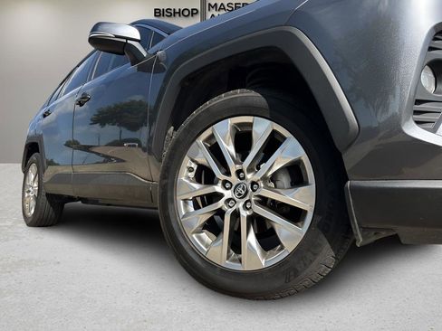 Used 2021 Toyota RAV4 XLE Premium image 7