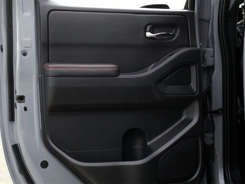 Used 2025 Nissan Frontier Pro-X image 29