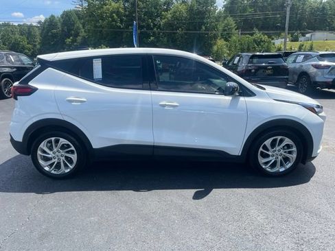 Used 2027 Chevrolet Bolt LT FWD image 3