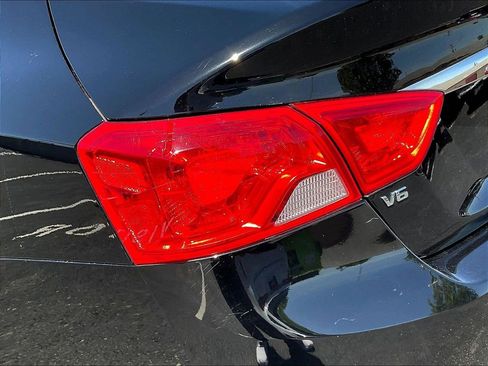 Used 2018 Chevrolet Impala LT FWD image 23