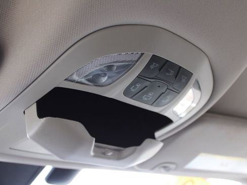 Used 2019 Chrysler Pacifica Touring-L image 47