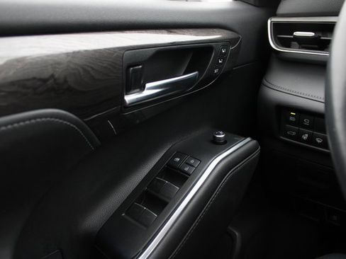 Used 2020 Toyota Highlander Limited image 28