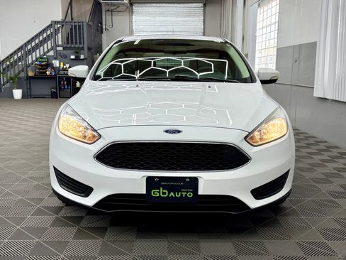 Used 2015 Ford Focus SE image 2