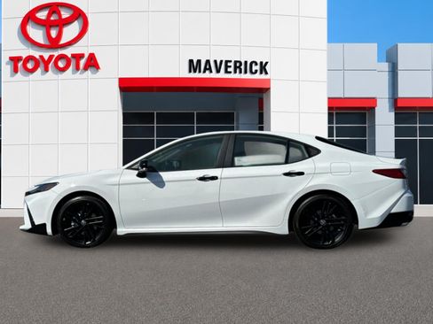 New 2026 Toyota Camry Hybrid FWD image 2