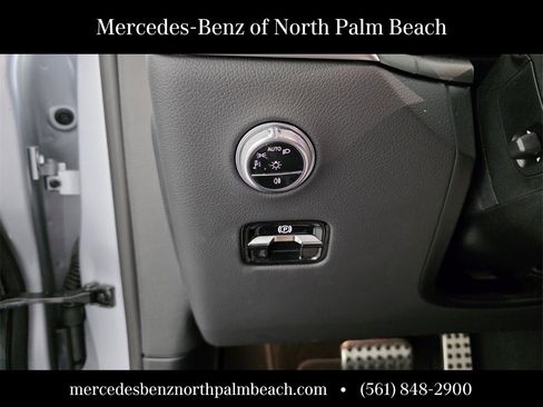 Used 2024 Mercedes-Benz GLC 300 4MATIC image 23