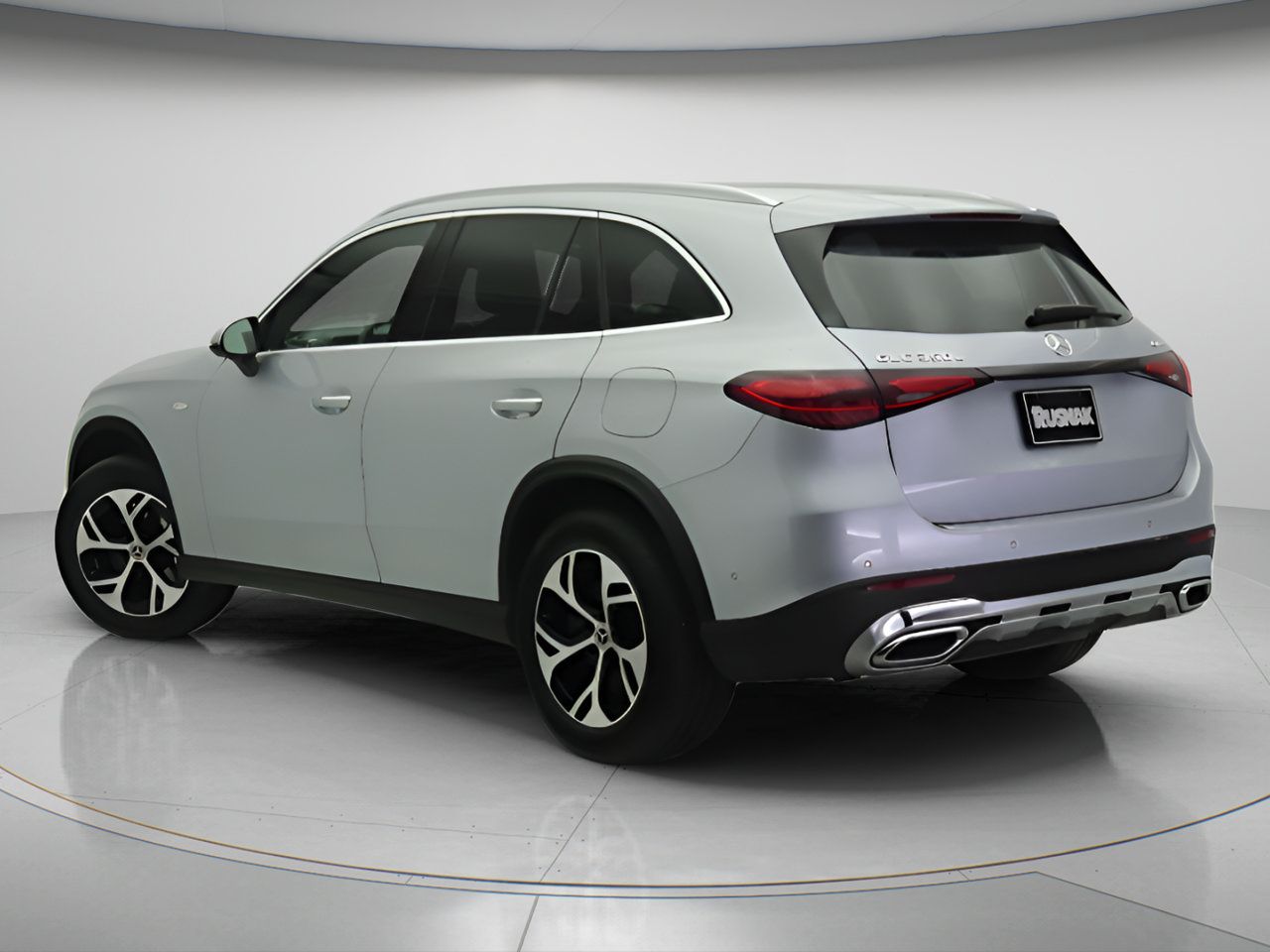 Used 2025 Mercedes-Benz GLC 350e 4MATIC image 2