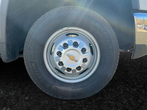 Used 2025 Chevrolet Silverado 3500 W/T image 13