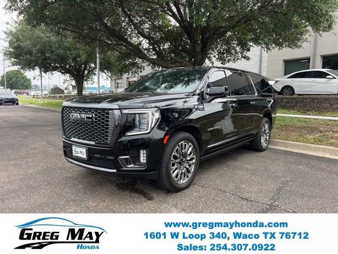 Used 2023 GMC Yukon XL Denali Ultimate AWD/4WD image 3