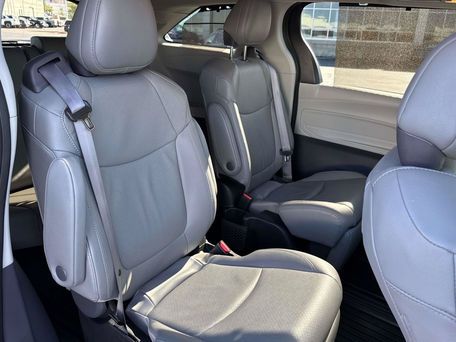 Used 2023 Toyota Sienna Limited FWD image 17