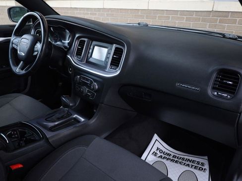 Used 2017 Dodge Charger SE w/ Power Sunroof Group RWD image 21