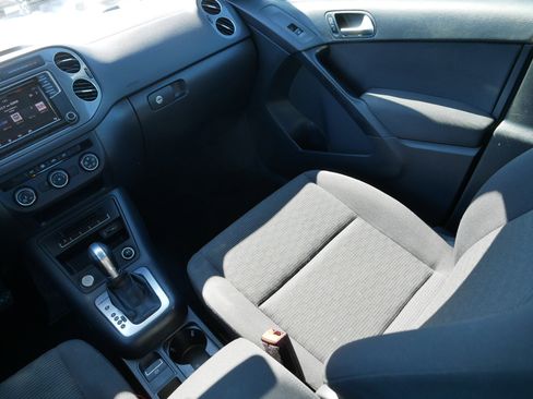 Used 2018 Volkswagen Tiguan Limited image 11