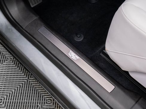 New 2026 Cadillac Optiq Luxury 1 image 17