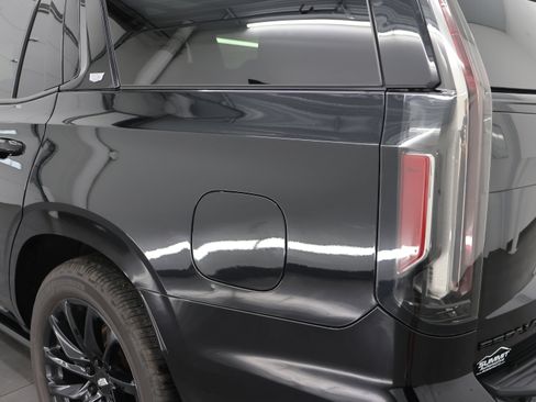 Used 2021 Cadillac Escalade Sport Platinum AWD/4WD image 38