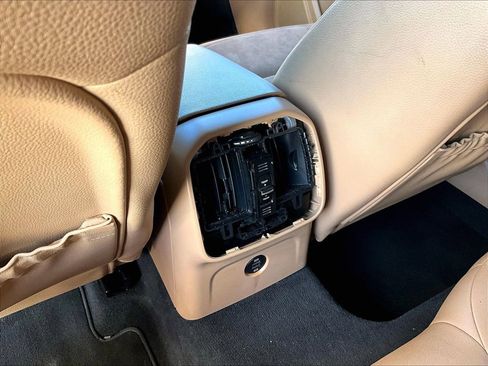 Used 2018 Porsche Macan image 28