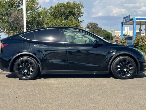 Used 2021 Tesla Model Y Long Range AWD/4WD image 3