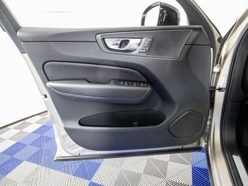 Used 2025 Volvo XC60 B5 Plus image 13