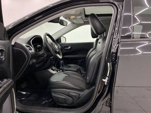 Used 2019 Jeep Compass Latitude w/ Cold Weather Group AWD/4WD image 14