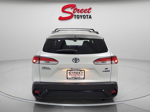Used 2024 Toyota Corolla Cross AWD Hybrid image 3