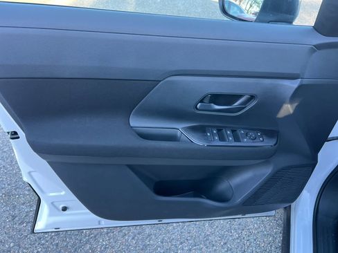 New 2026 Nissan Kicks S image 18