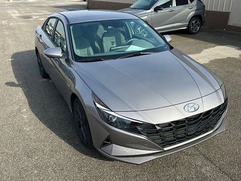 Used 2023 Hyundai Elantra SEL w/ Cargo Package image 13