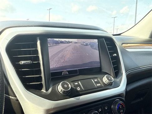 Used 2023 GMC Acadia SLE image 17