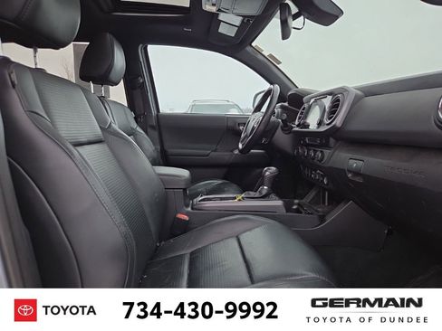 Used 2019 Toyota Tacoma TRD Sport image 16