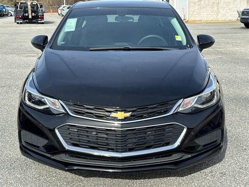 Used 2018 Chevrolet Cruze LT w/ Convenience Package image 8