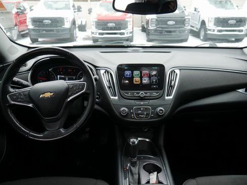Used 2018 Chevrolet Malibu LT image 4
