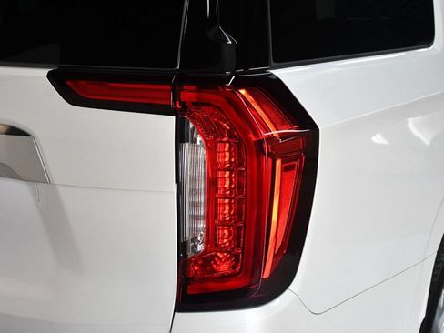 Used 2024 GMC Yukon XL Denali AWD/4WD image 14