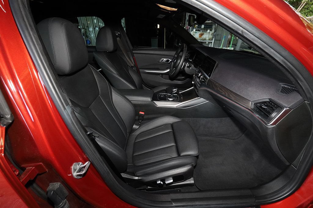 Used 2021 BMW 330i Sedan w/ M Sport Package RWD image 13