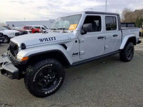 Certified 2024 Jeep Gladiator Sport AWD/4WD image 4