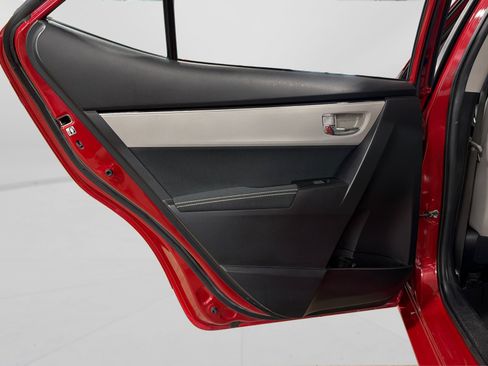 Used 2018 Toyota Corolla LE FWD image 31