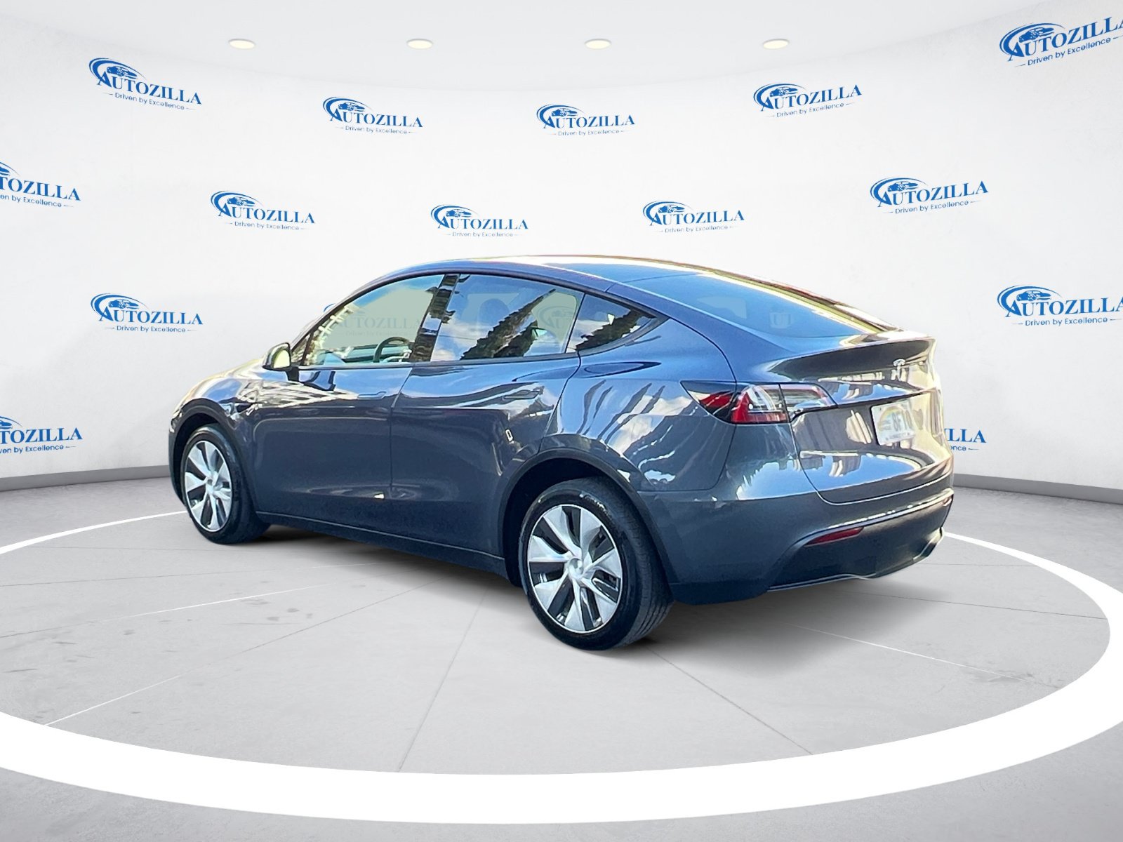 Used 2023 Tesla Model Y AWD image 3