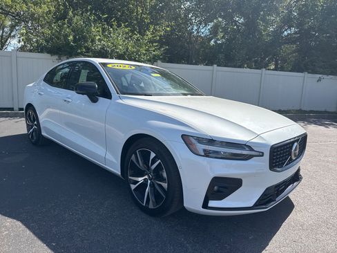 Used 2024 Volvo S60 B5 Plus image 4