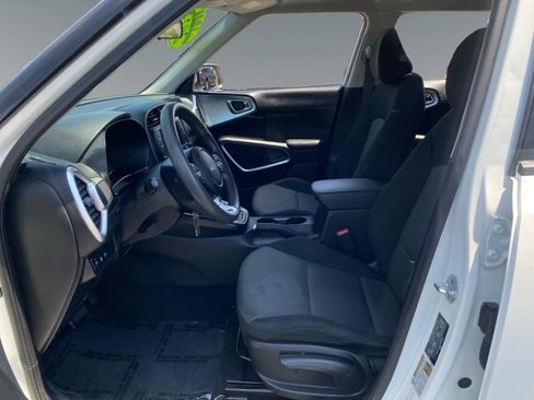 Used 2023 Kia Soul LX FWD image 9