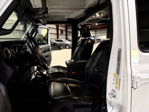 Used 2020 Jeep Gladiator Overland image 14