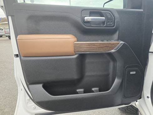 Used 2021 Chevrolet Silverado 1500 High Country w/ Technology Package image 18