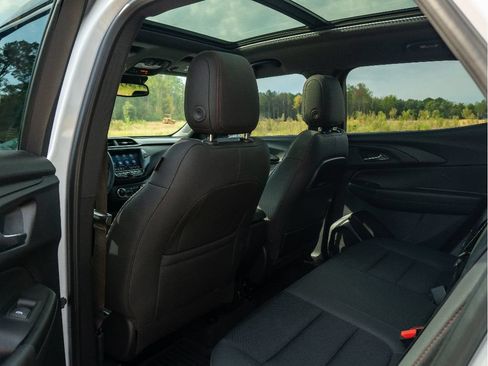 Used 2021 Chevrolet TrailBlazer RS w/ Sun and Liftgate Package FWD image 14