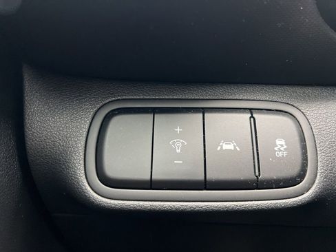 Used 2022 Hyundai Venue SE image 18