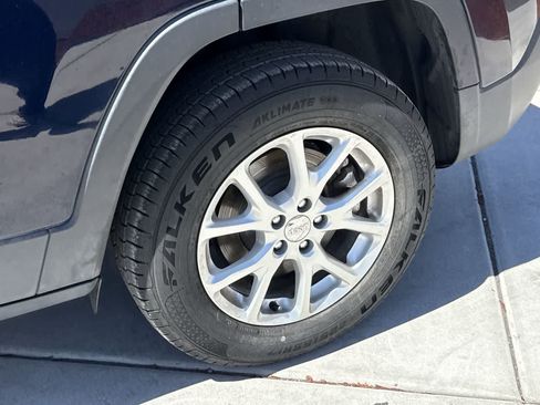 Used 2016 Jeep Cherokee Sport AWD/4WD image 8